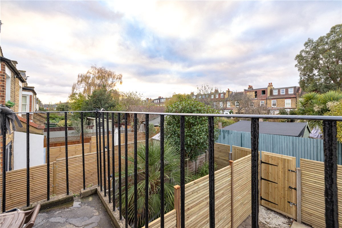 3 bedroom Flat, Balvernie Grove, London, SW18 - Sold, Image 2