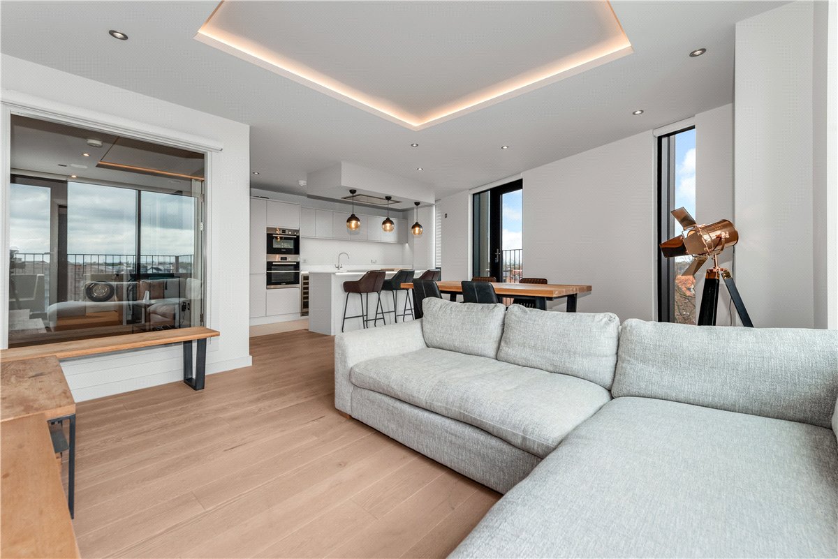 2 bedroom Flat, The Stonebow, York, YO1 - Available