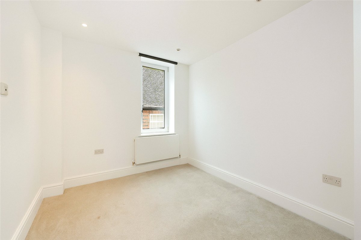 2 bedroom Flat, Northbrook Street, Newbury, RG14 - Available, Image 1