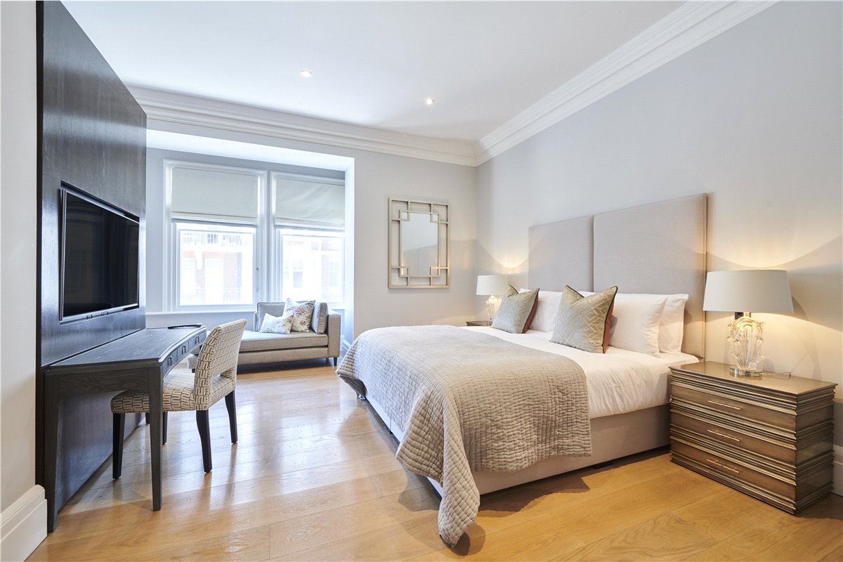 3 bedroom Flat, Duke Street, Mayfair, W1K - Available, Image 6