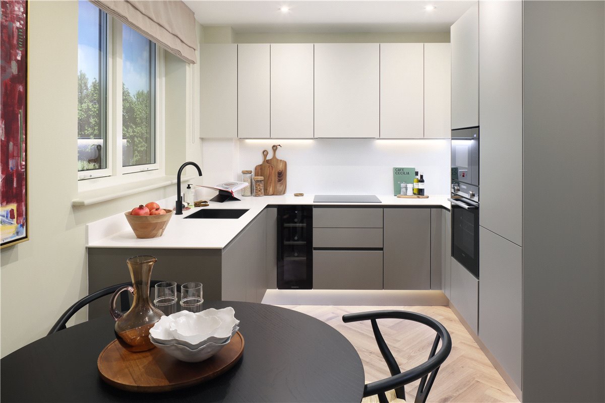 3 bedroom Flat, London Square Wandsworth Common, Springfield Drive, SW17 - Available, Image 9