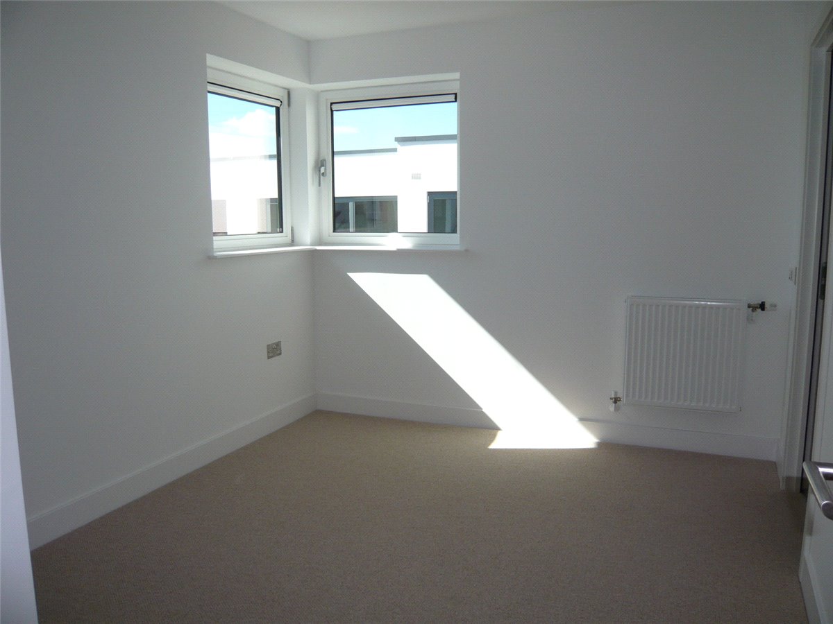 2 bedroom Flat, Park Way, Newbury, RG14 - , Image 4