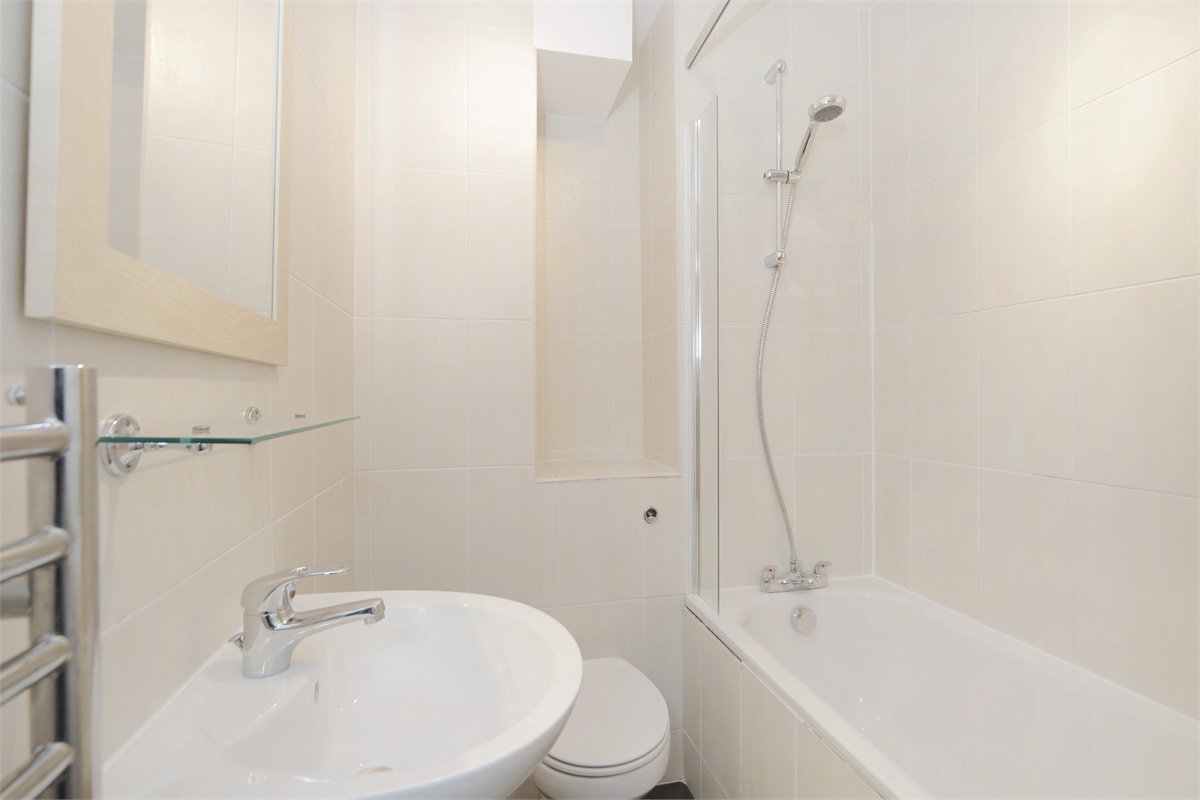 2 bedroom Flat, Trinity Road, London, SW17 - , Image 4
