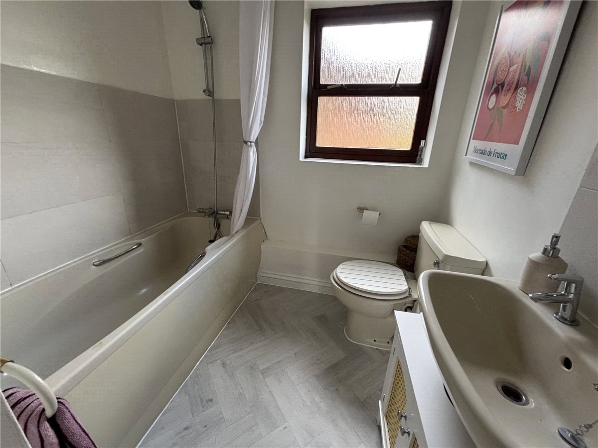 2 bedroom Flat, Stretton Close, Bradfield Southend, RG7 - Available, Image 5