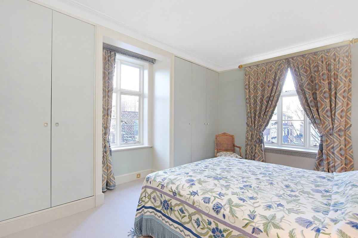 2 bedroom Flat, Chesterfield House, Chesterfield Gardens, W1J - Available, Image 4
