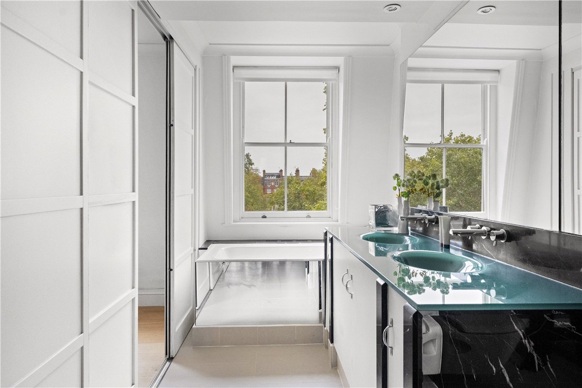 3 bedroom Flat, Cadogan Square, Knightsbridge, SW1X - Available, Image 16