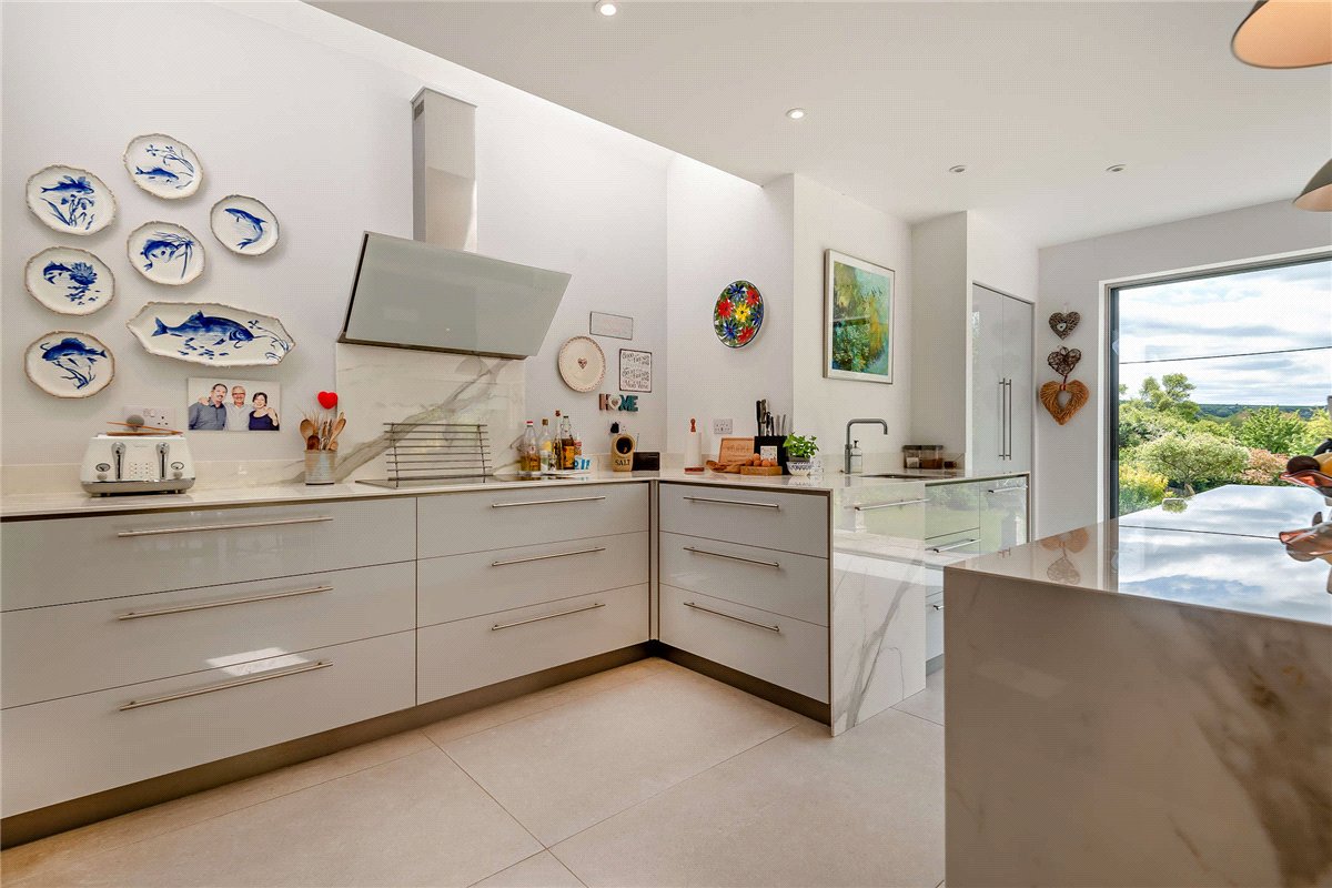 3 bedroom House, Fox's Lane, Kingsclere, RG20 - Available, Image 4