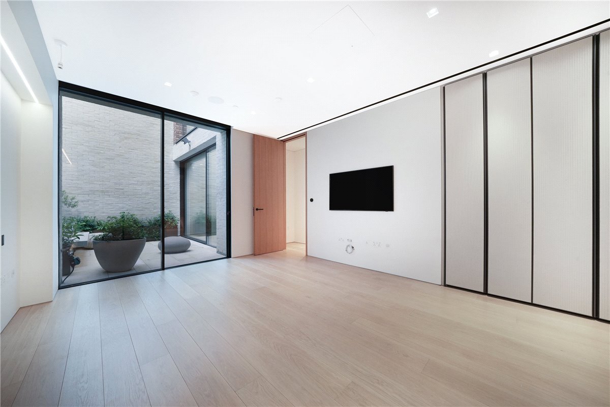 3 bedroom Maisonette, St Mary Abbots Place, Kensington, W8 - Available, Image 9