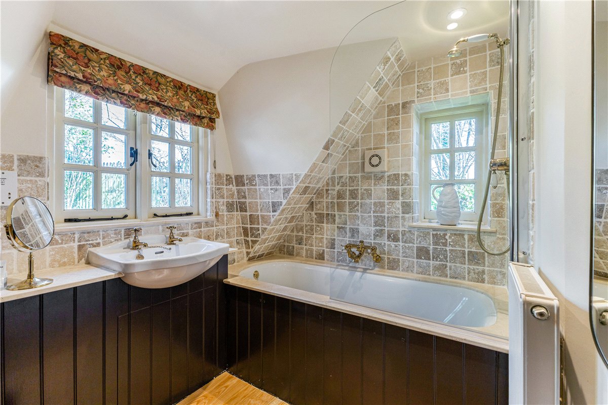 3 bedroom House, The Butts, Aldbourne, SN8 - Available, Image 11