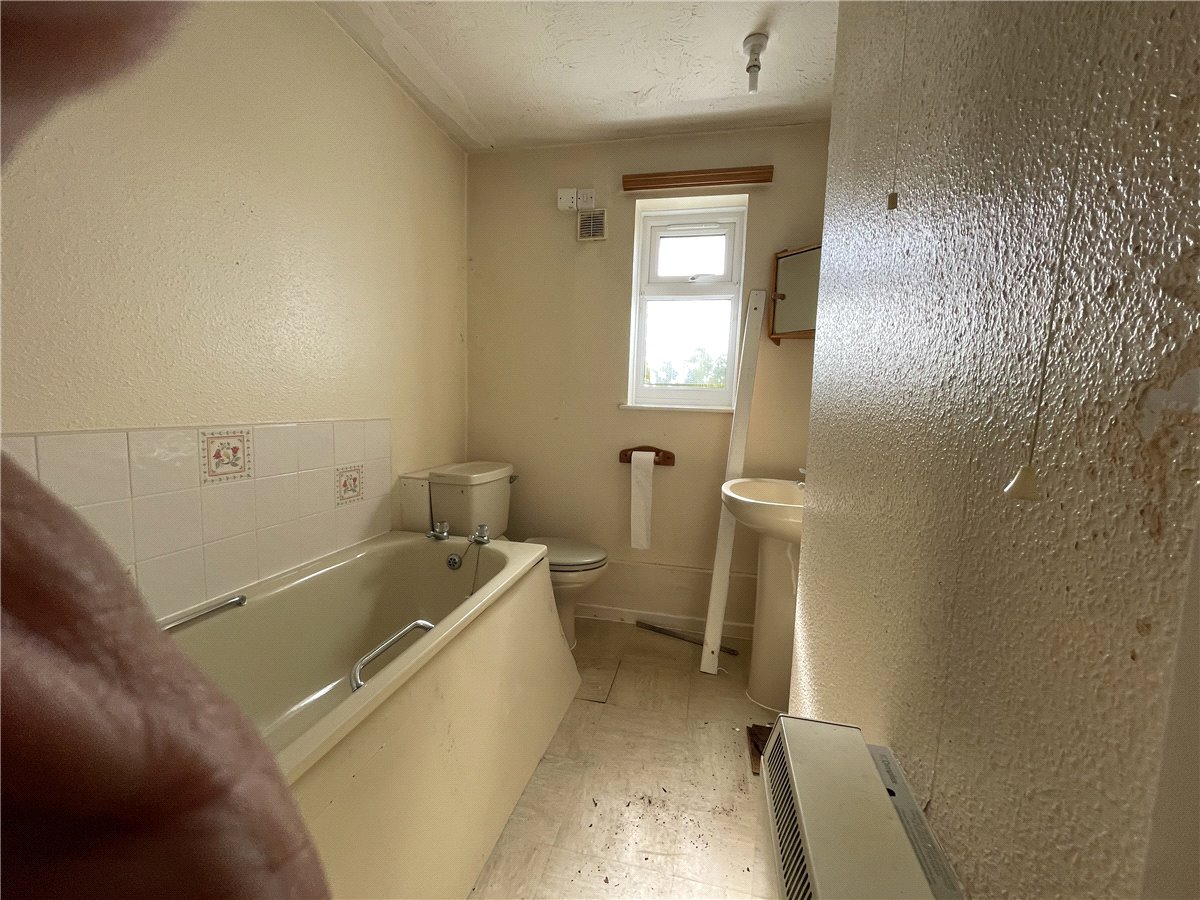 2 bedroom Bungalow, Broadfields, Pewsey, SN9 - Sold, Image 4