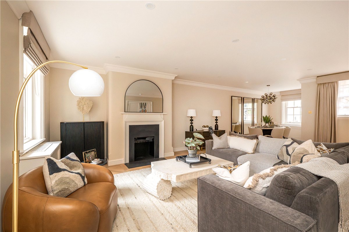3 bedroom House, Woods Mews, Mayfair, W1K - Available