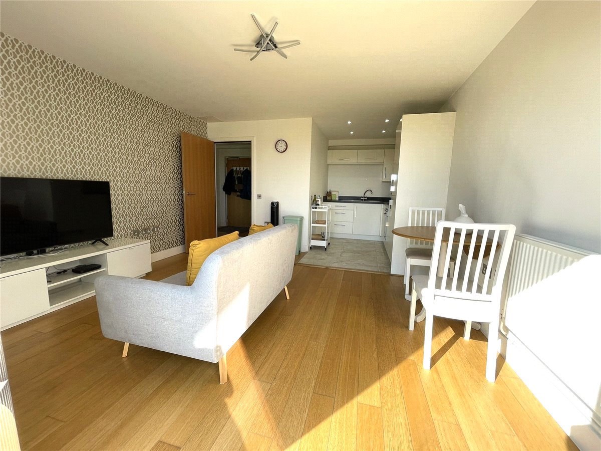 1 bedroom Flat, Park Way, Newbury, RG14 - , Image 2