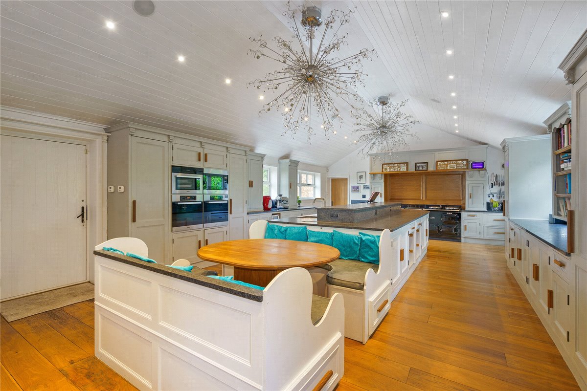 6 Bedroom Single Family Home/House's Image 21