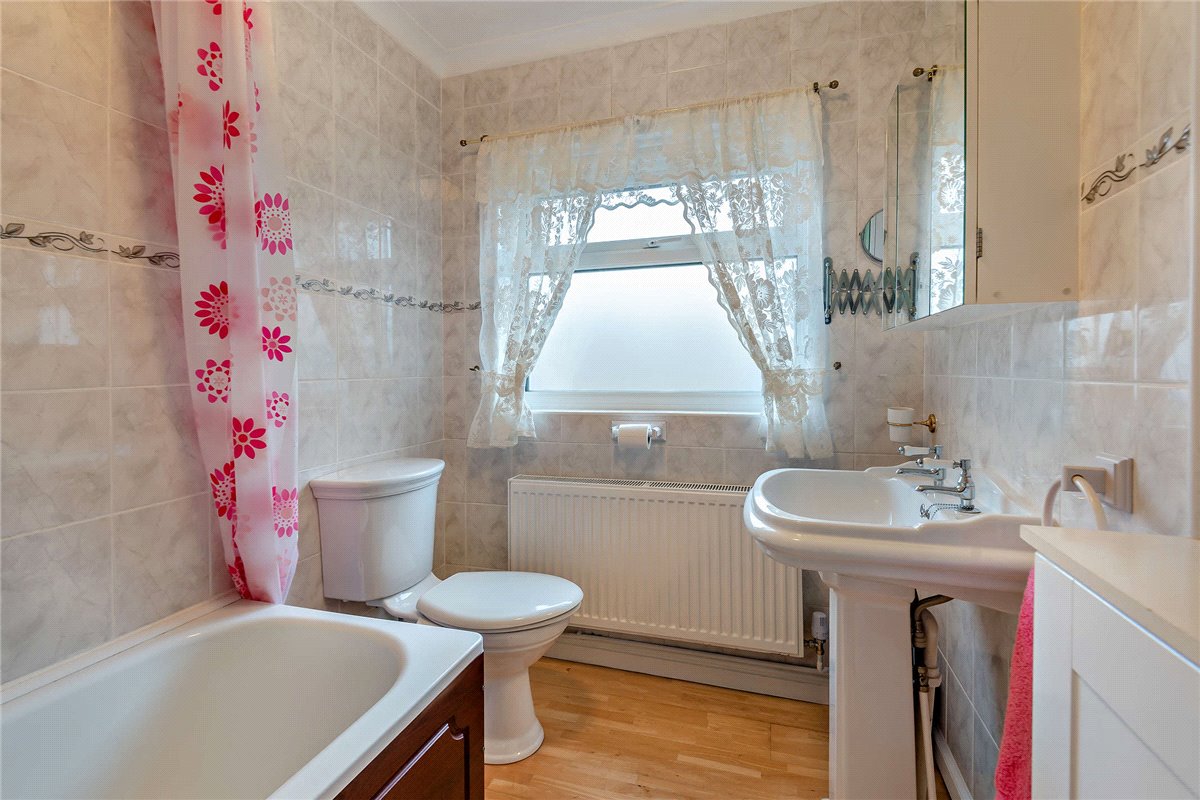 4 bedroom Bungalow, Long Lane, Hermitage, RG18 - Available, Image 8