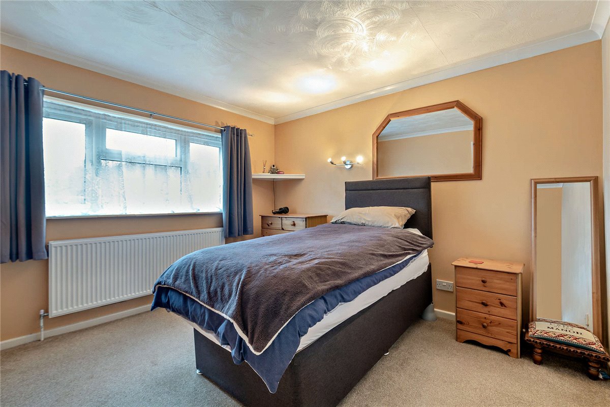 4 bedroom Bungalow, Long Lane, Hermitage, RG18 - Available, Image 8