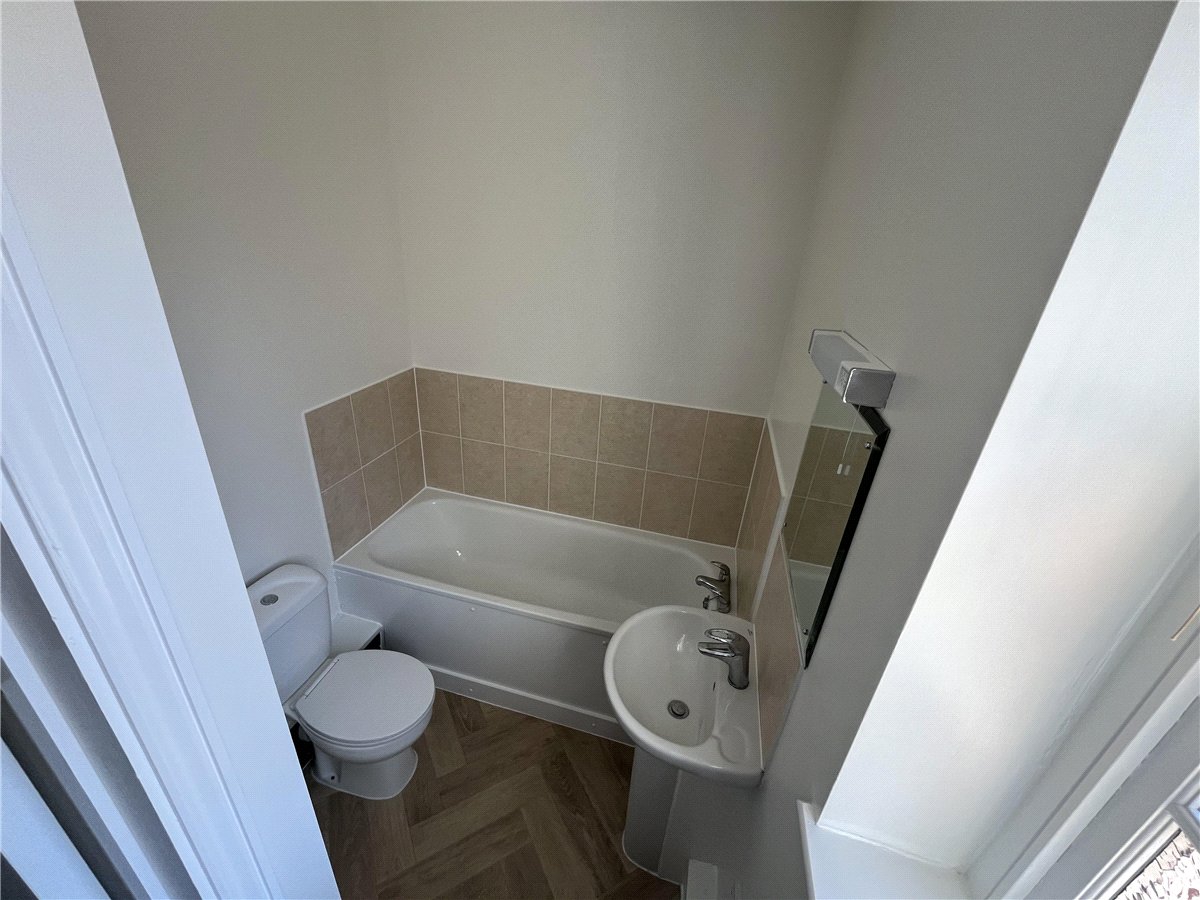 2 bedroom Flat, Northbrook Street, Newbury, RG14 - Available, Image 5
