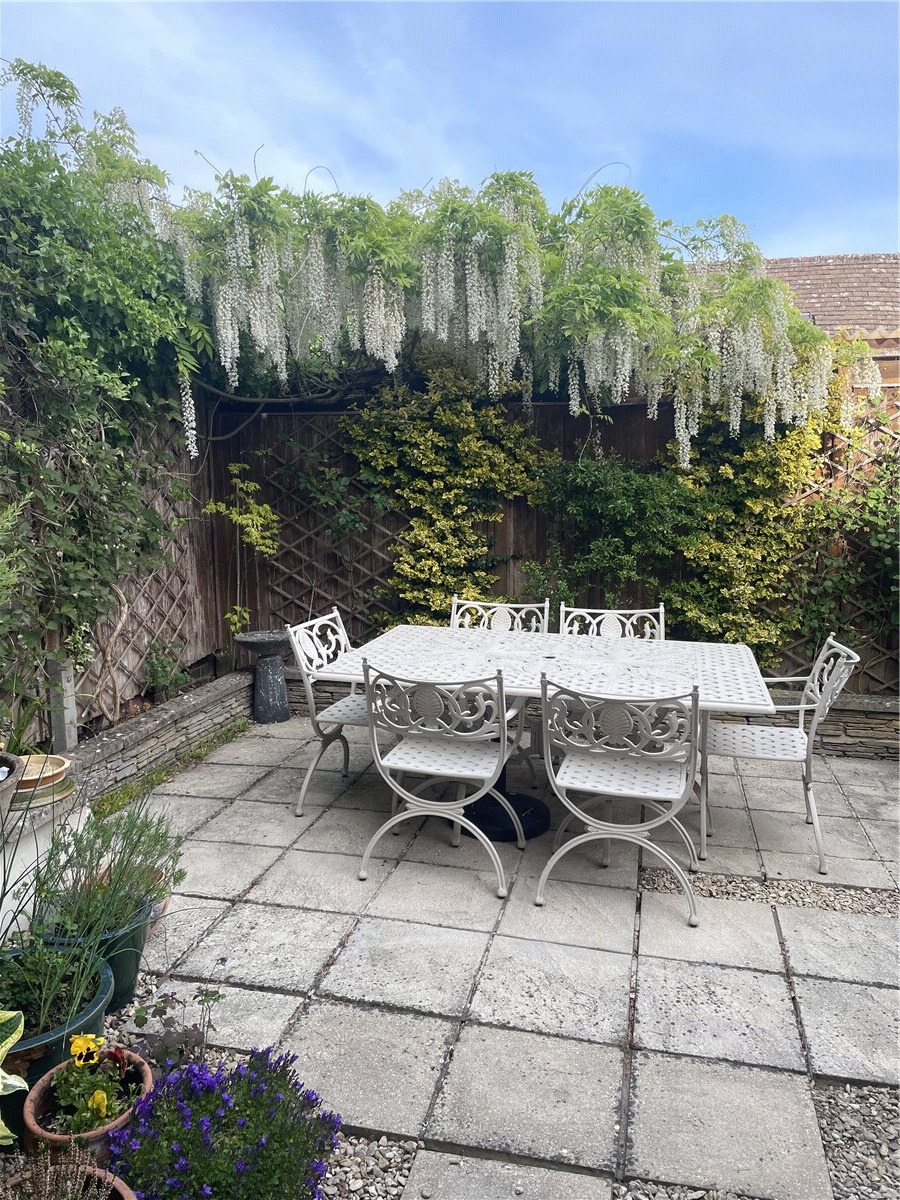 2 bedroom Bungalow, Ridgeway Close, Hermitage, RG18 - Sold, Image 2