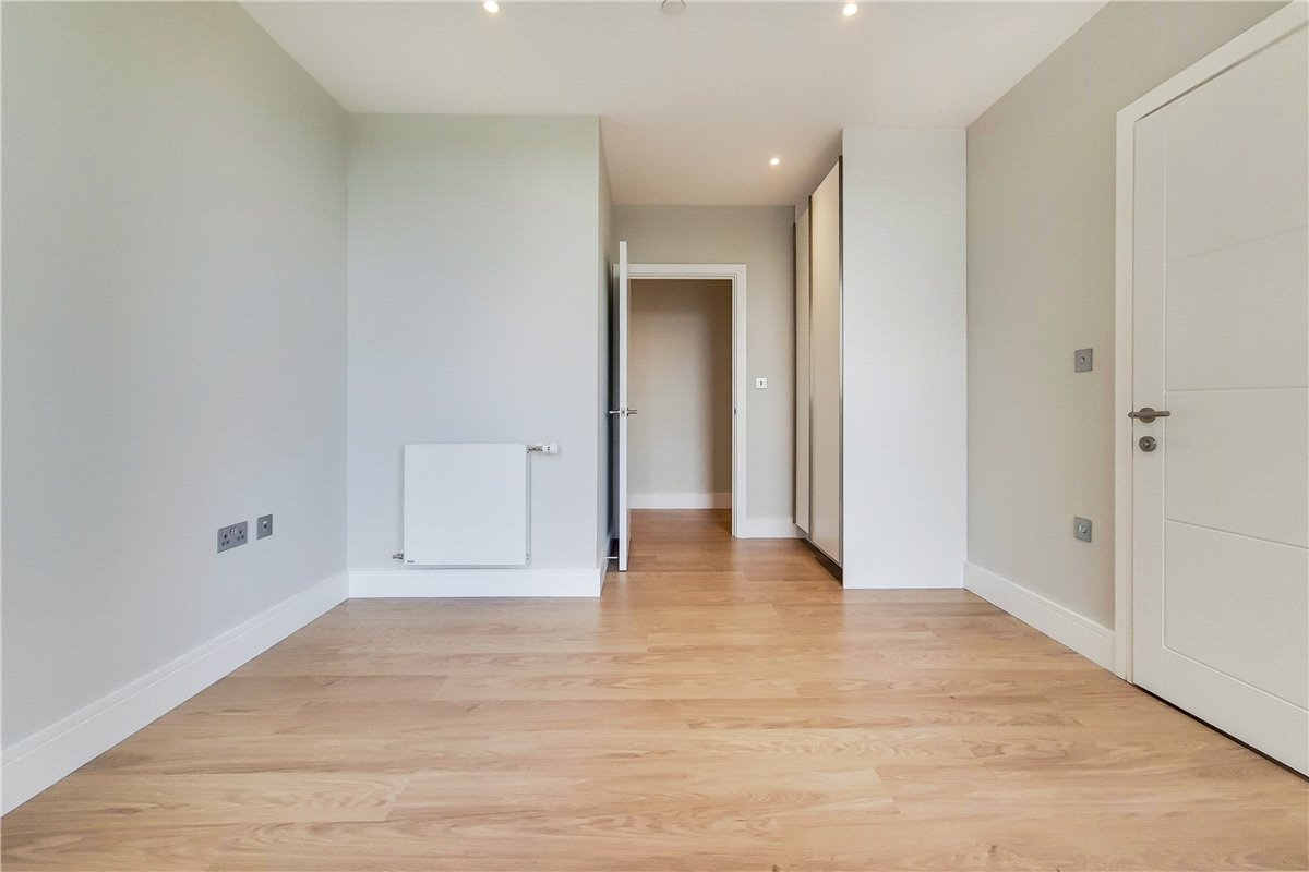 3 bedroom Flat, Greyhound Parade, Wimbledon Grounds, London, SW17 - , Image 4
