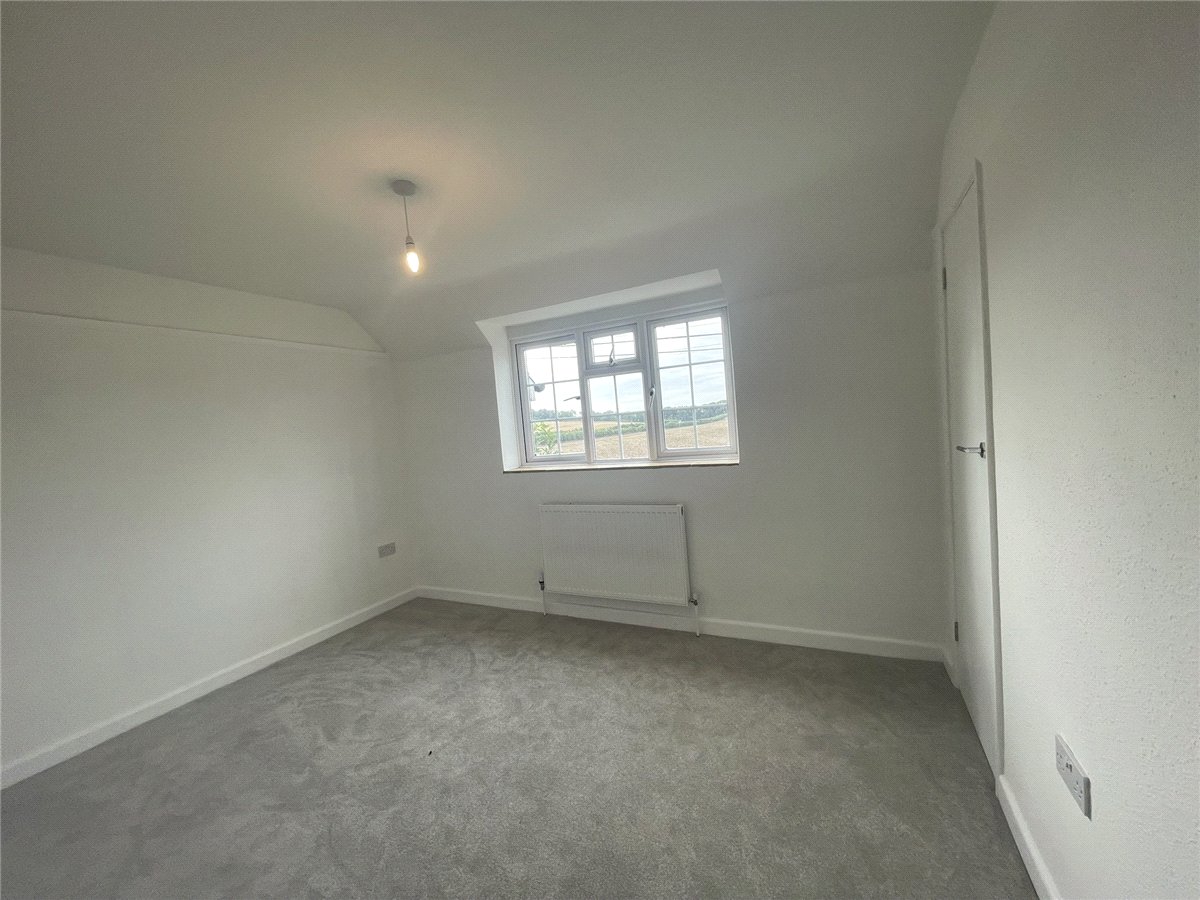 3 bedroom House, Overton, Basingstoke, RG25 - Available, Image 6