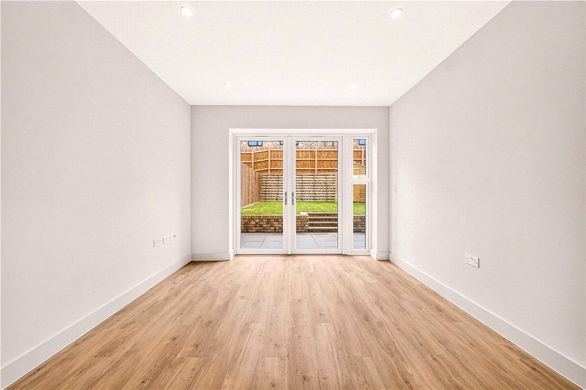 4 bedroom House, Ballast Road, Erith, DA8 - Available, Image 3