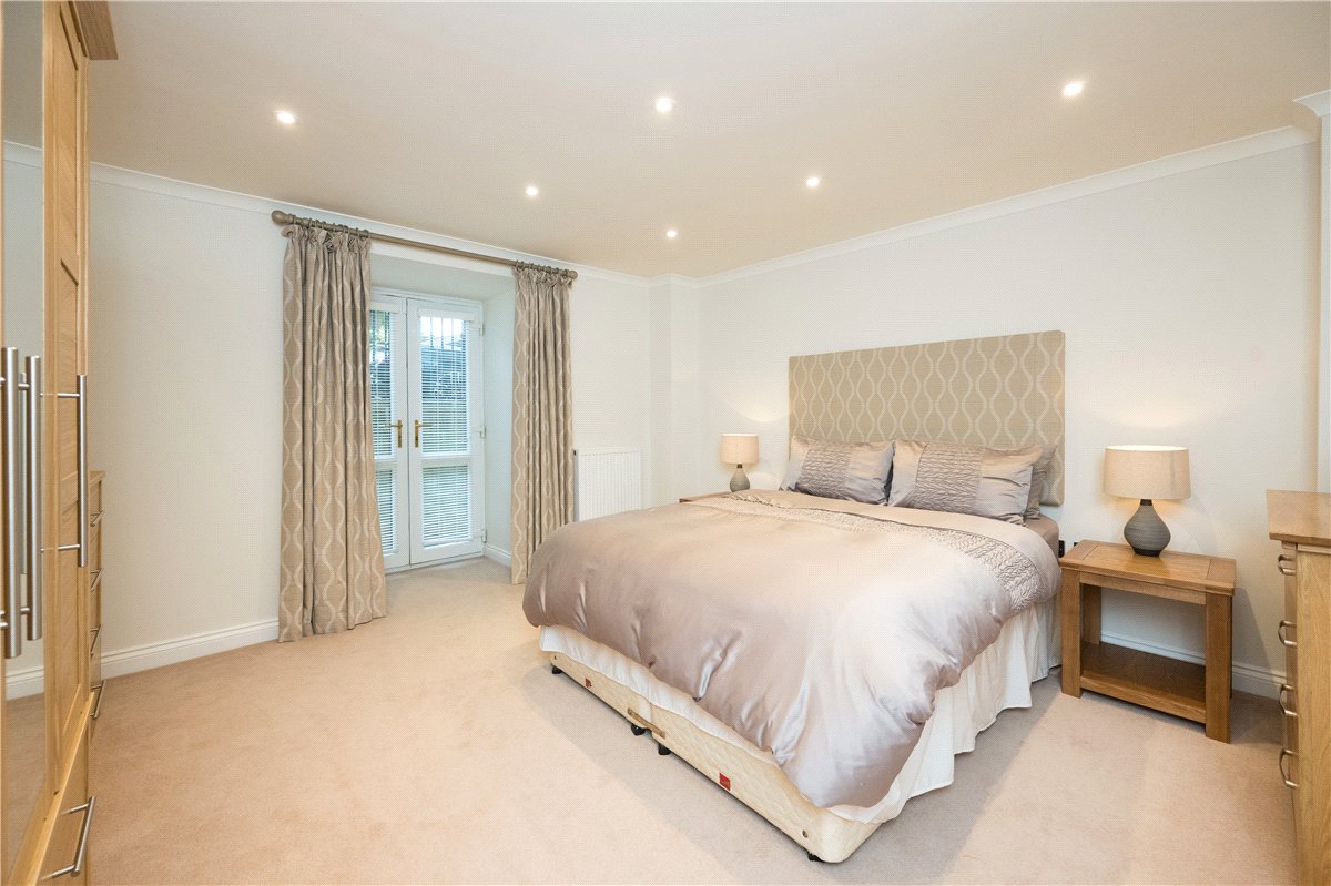 4 bedroom House, Windsor Court, West Park, HG1 - Available, Image 13