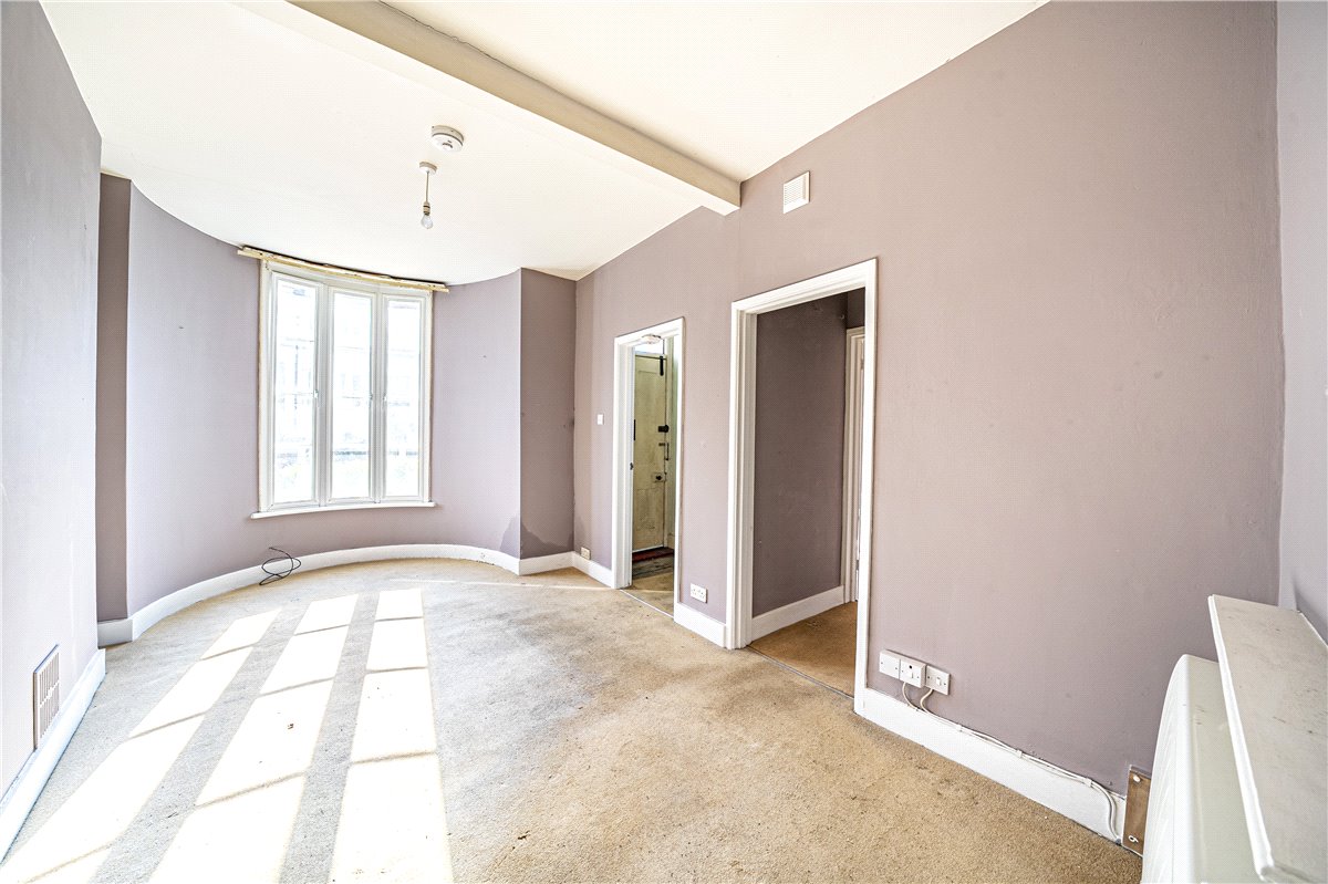 1 bedroom Flat, Eastgate Street, Winchester, SO23 - Sold, Image 3