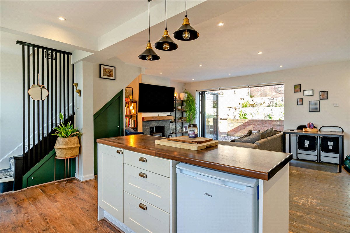 3 bedroom House, Anchor Road, Kingsclere, RG20 - Available, Image 11