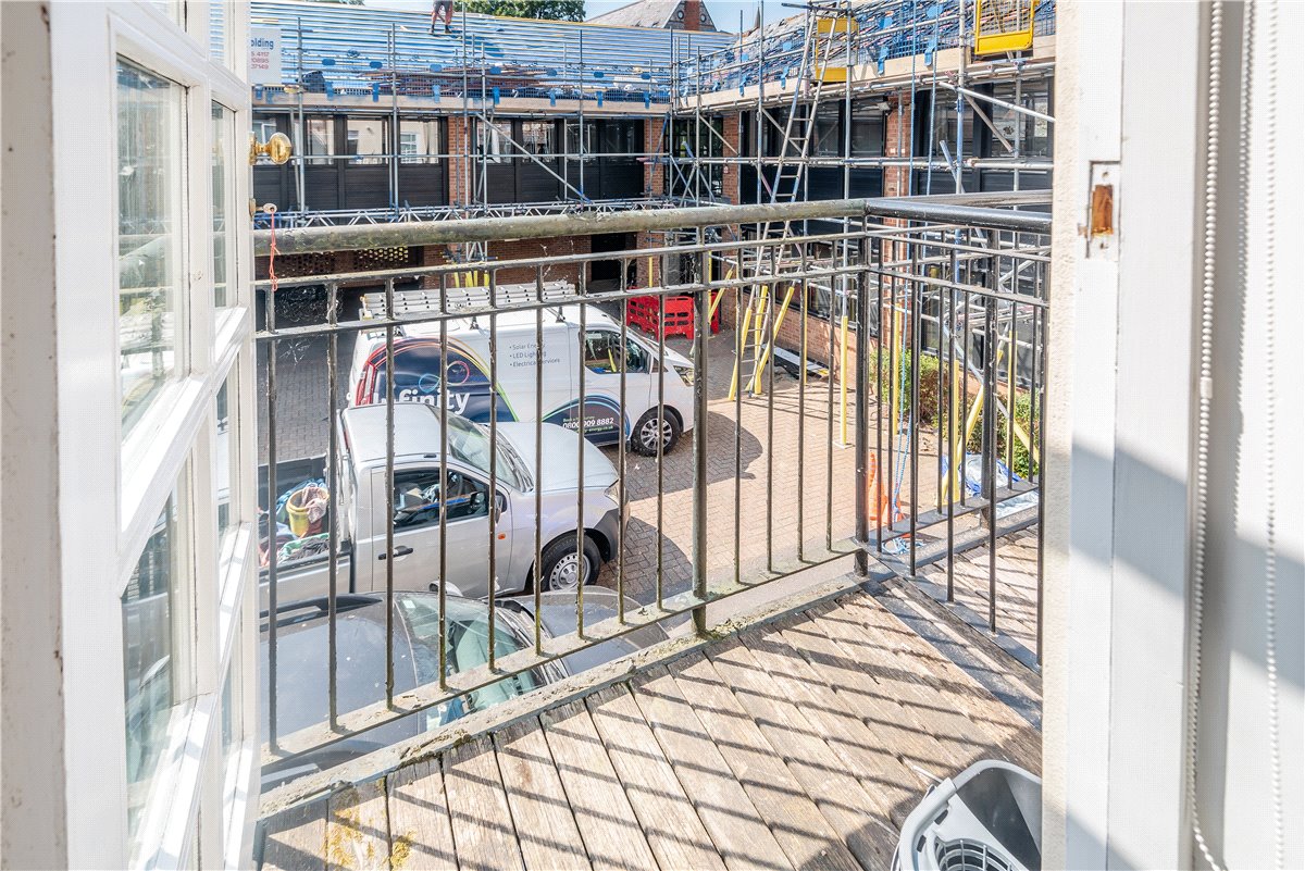 1 bedroom Flat, Parchment Street, Winchester, SO23 - Available, Image 2