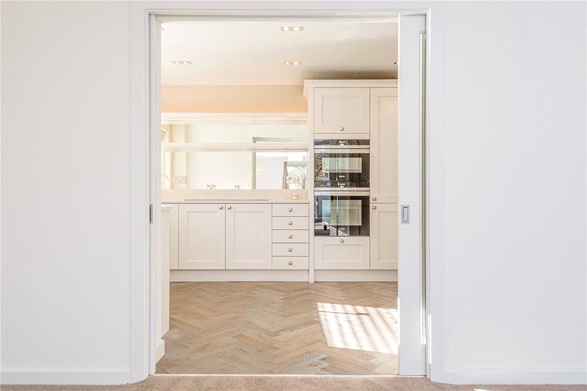 3 bedroom Flat, Esplanade Court, 2 St. Marys Walk, HG2 - Available, Image 6