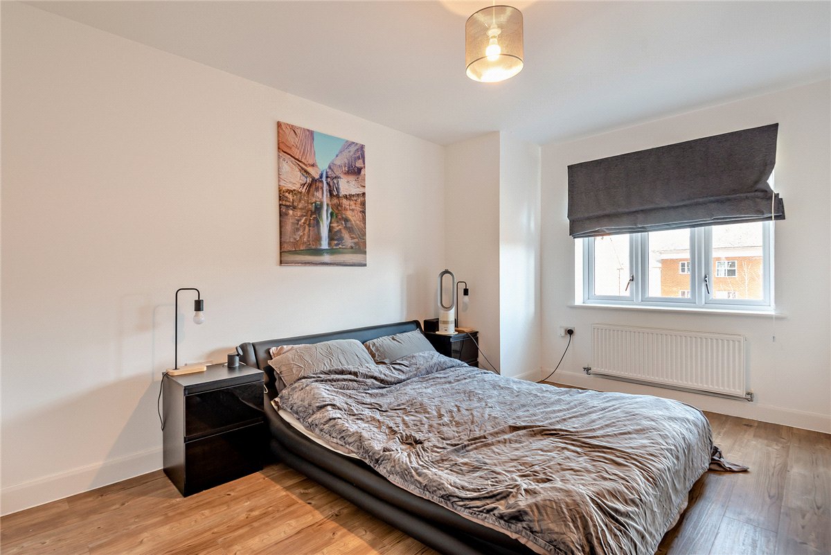 2 bedroom Flat, Carpenters Close, Newbury, RG14 - Available, Image 11