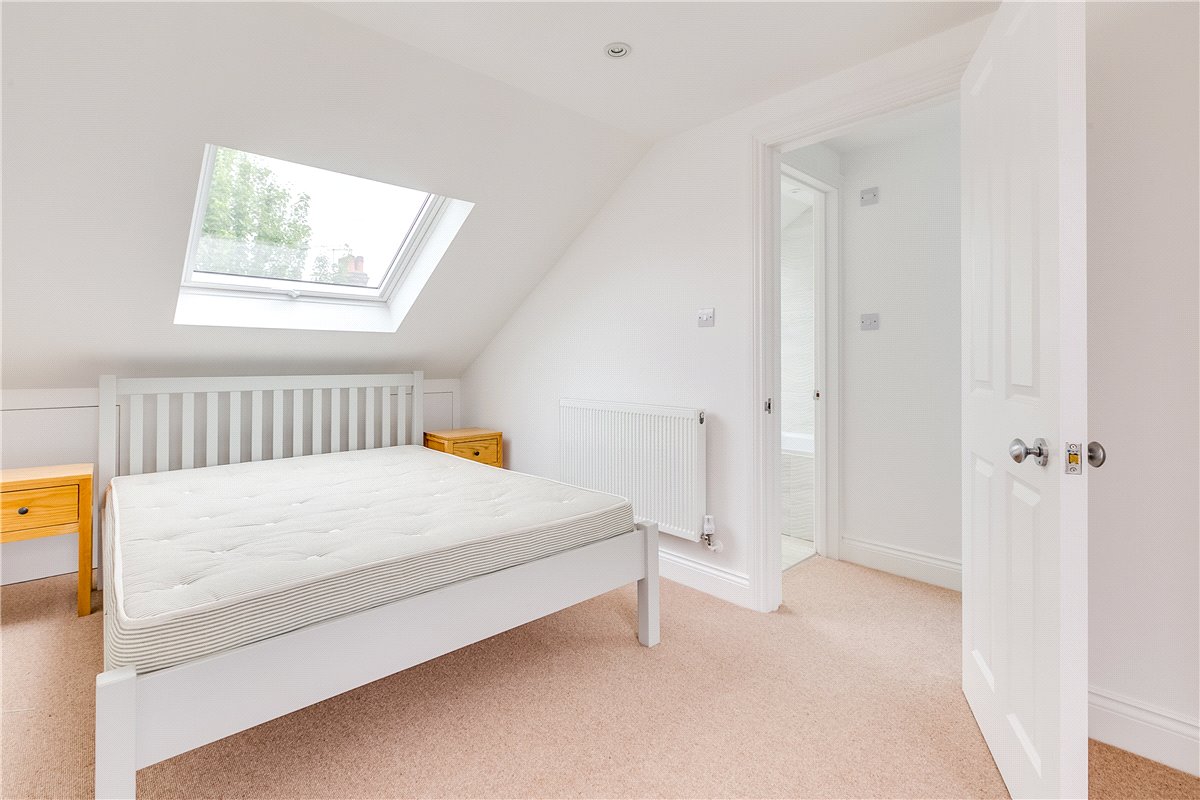 3 bedroom Flat, Edgarley Terrace, London, SW6 - Available, Image 2