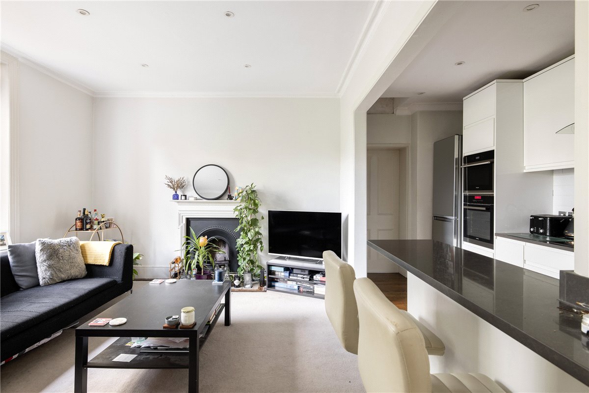 2 bedroom Flat, Trinity Crescent, Tooting Bec, SW17 - Sold