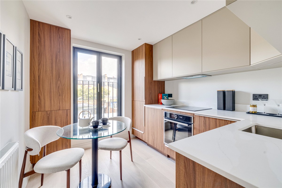 3 bedroom Flat, Standen Road, London, SW18 - Available, Image 1