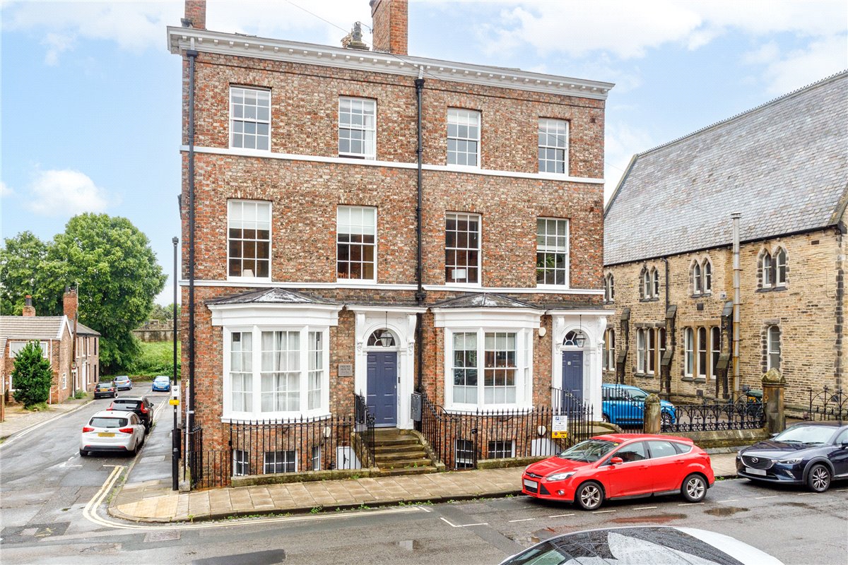 2 bedroom Flat, Priory Street, York, YO1 - 
