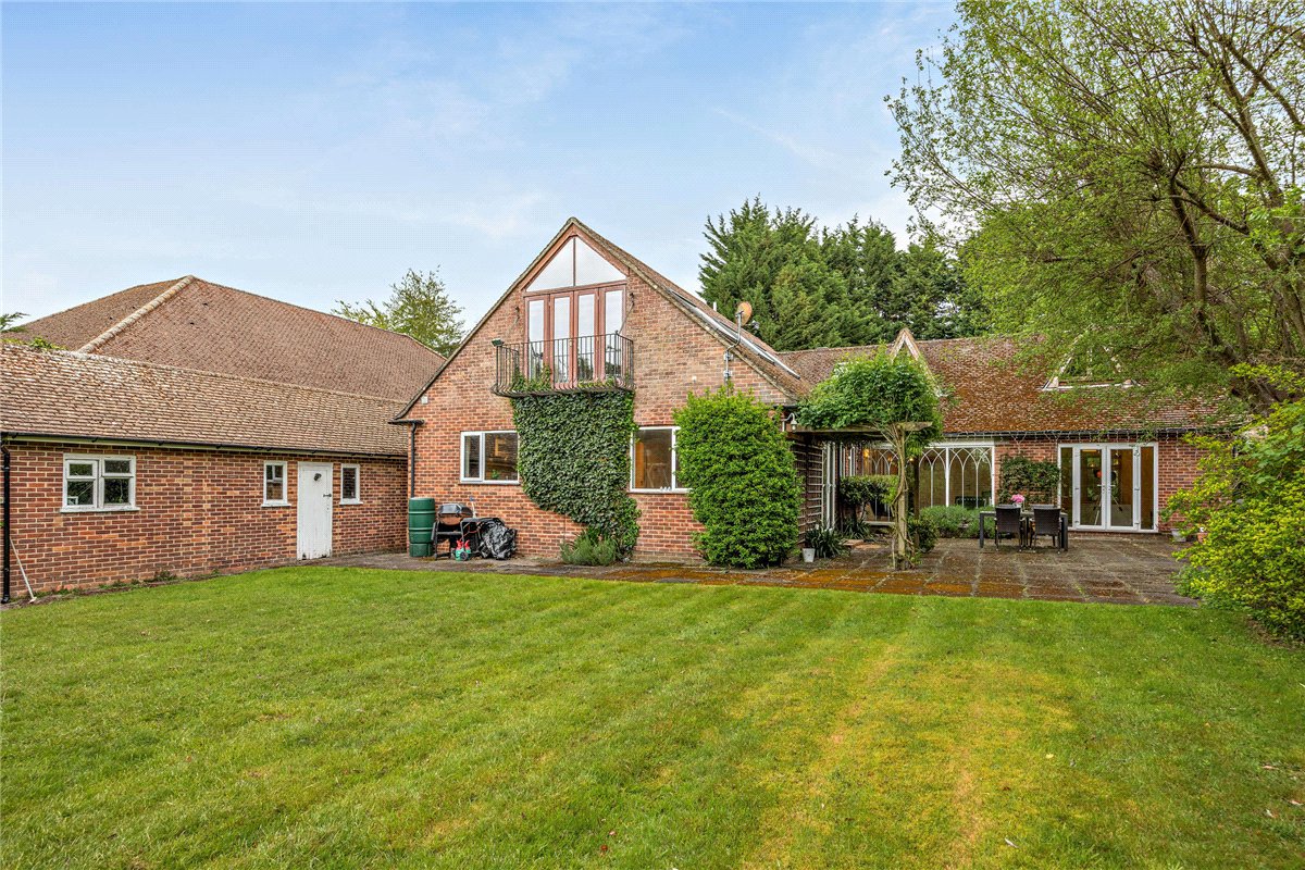 5 bedroom House, Andover Road, Newbury, RG14 - Available, Image 2