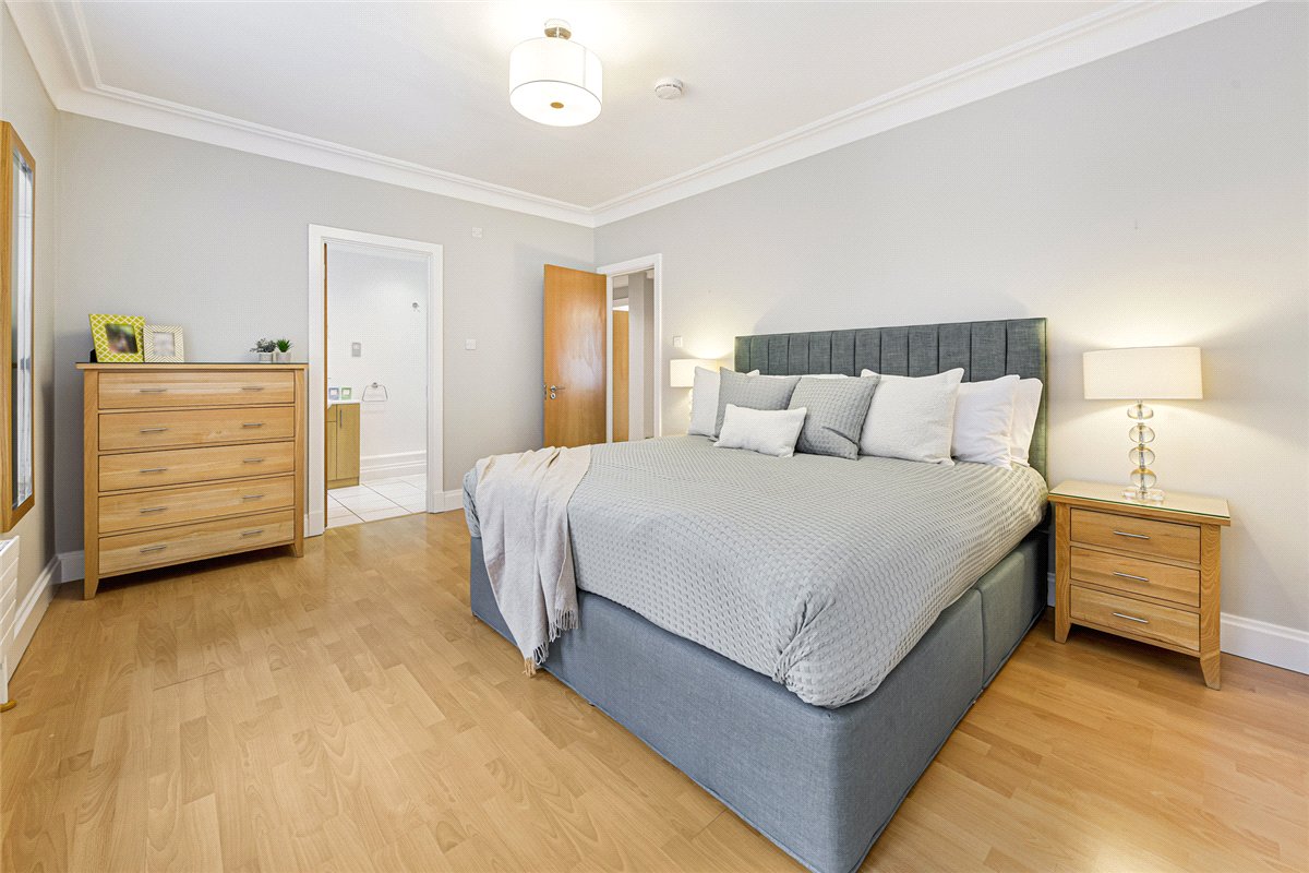 3 bedroom Flat, Stafford Court, Kensington High Street, W8 - Available, Image 4