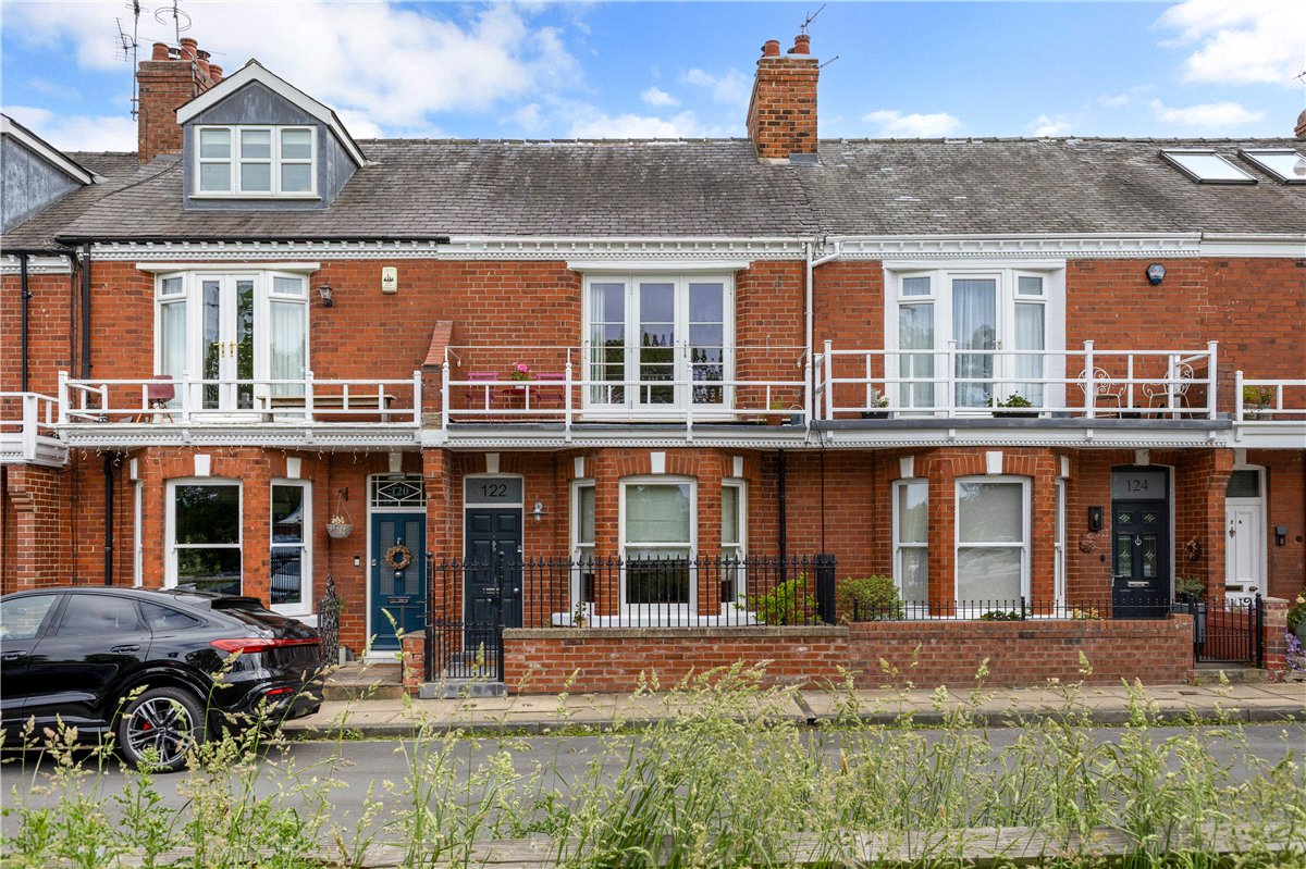 2 bedroom House, Knavesmire Crescent, York, YO23 - Available