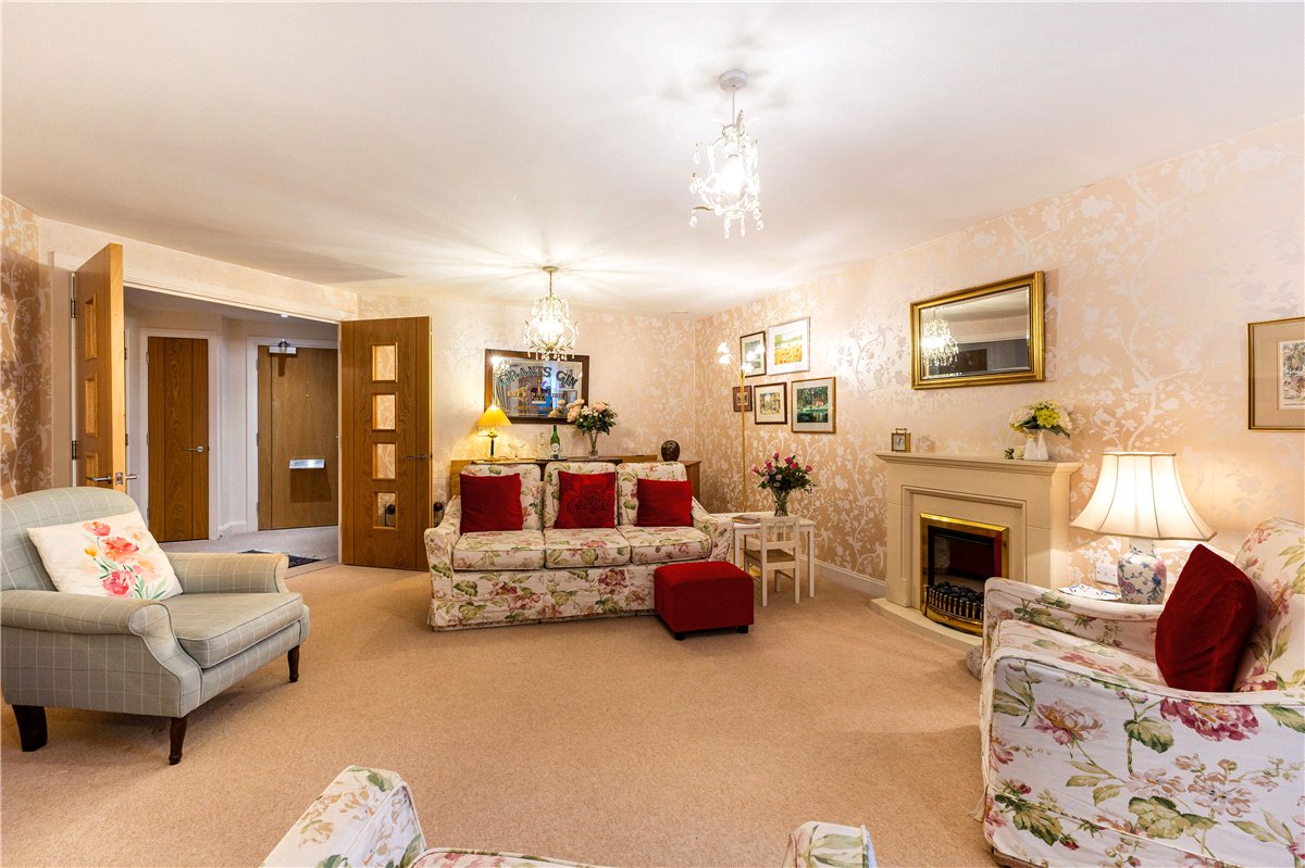 2 bedroom Flat, Granham Close, Marlborough, SN8 - Available, Image 4