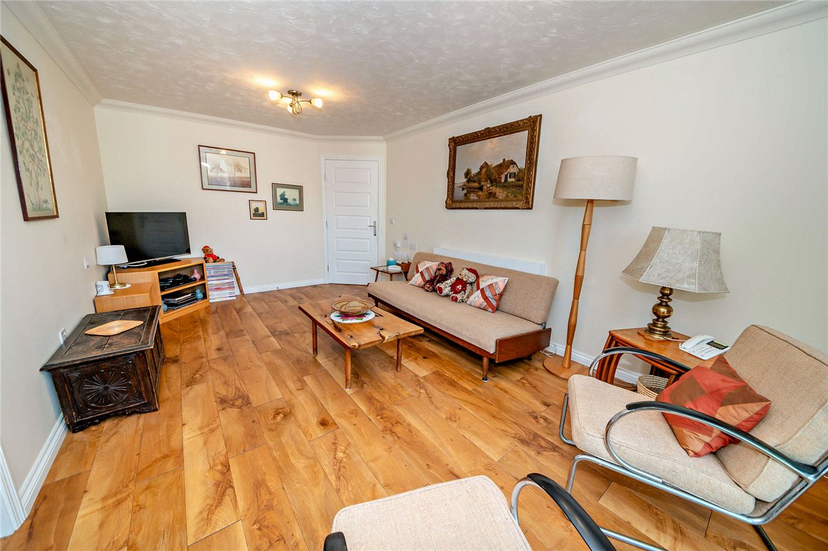 2 bedroom Flat, West Street, Newbury, RG14 - Available, Image 8