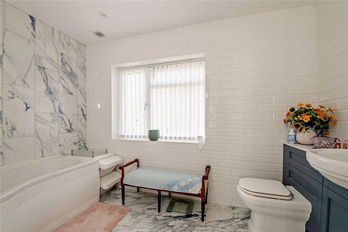 4 bedroom House, George Street, Kingsclere, RG20 - Available, Image 16