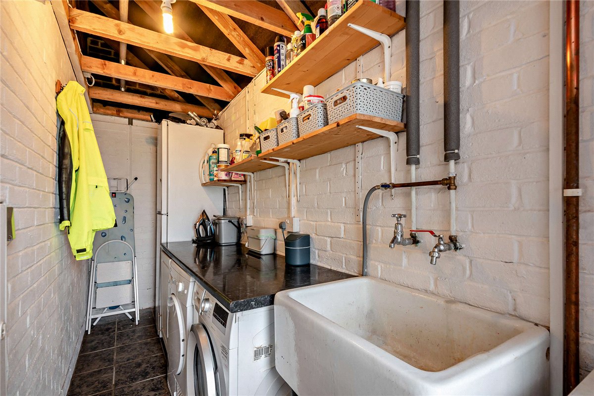 4 bedroom House, Falcon House Gardens, Woolton Hill, RG20 - Available, Image 9