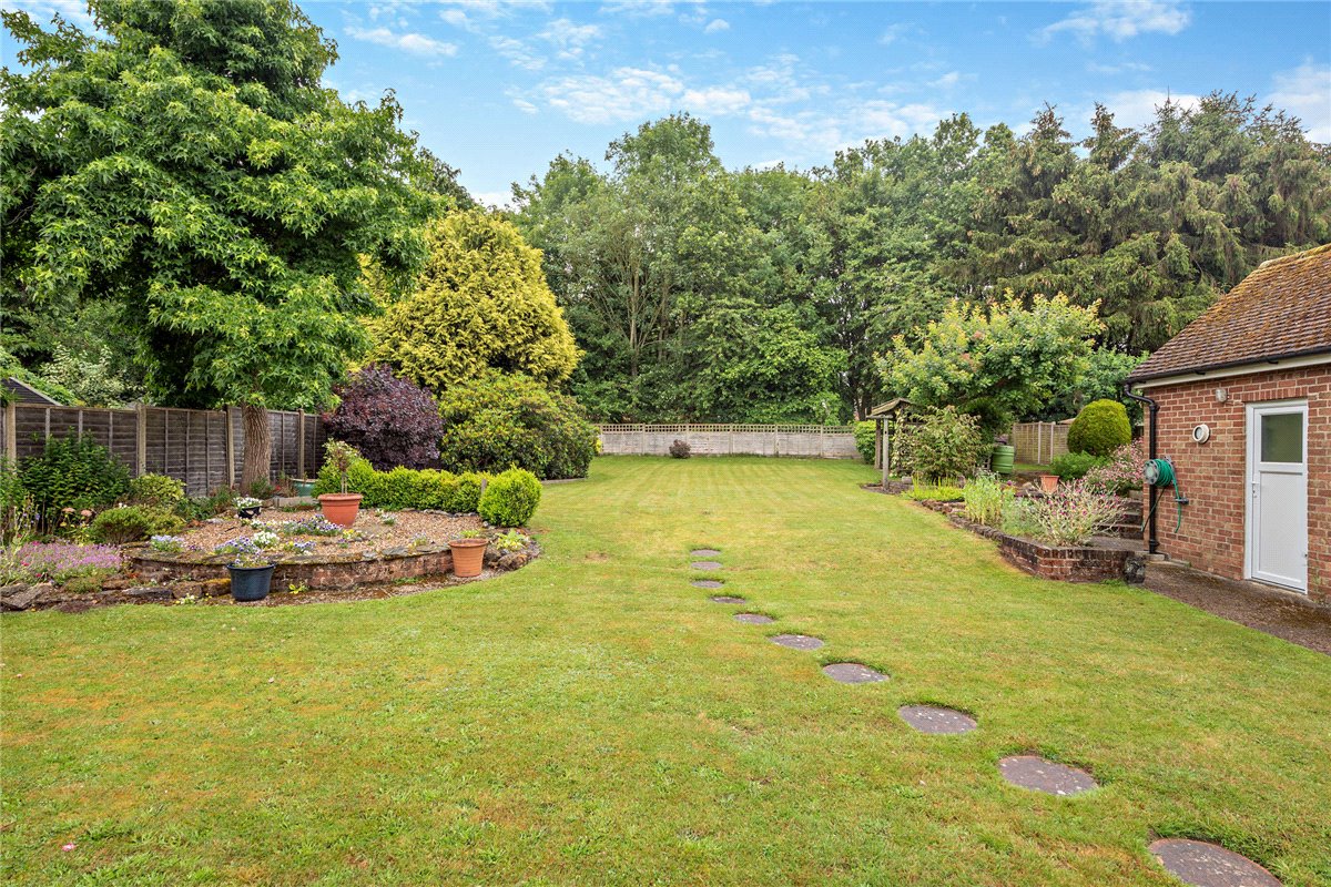 3 bedroom Bungalow, Long Lane, Hermitage, RG18 - Available, Image 17