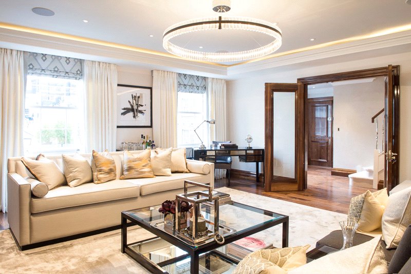 2 bedroom Maisonette, Grosvenor Hill, Mayfair, W1K - Available