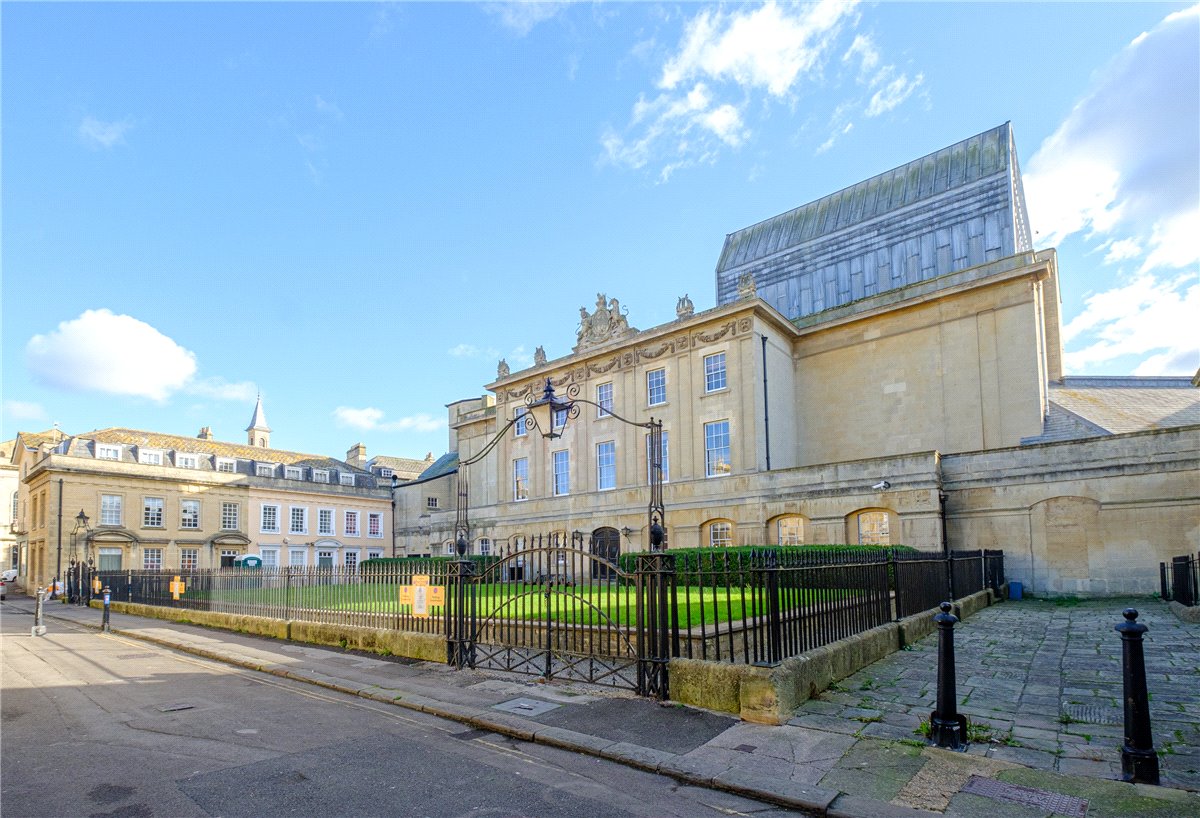 3 bedroom House, Beauford Square, Bath, BA1 - , Image 2