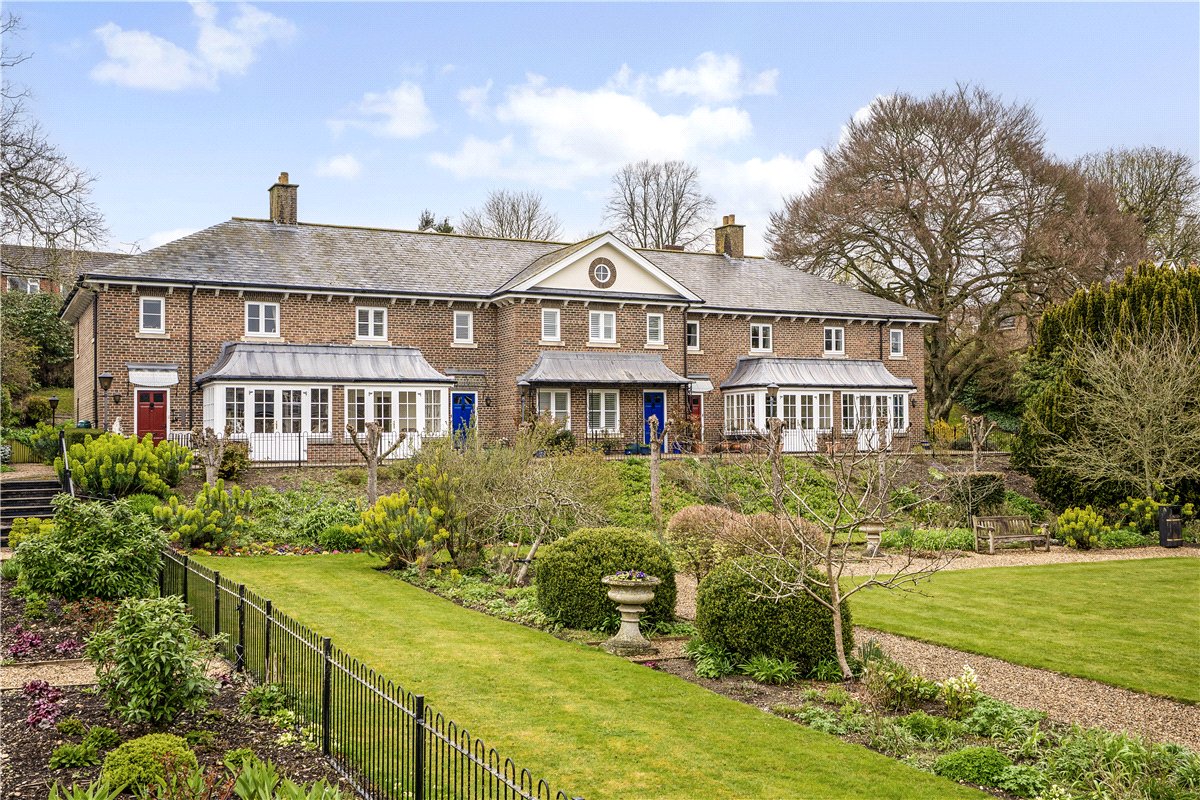 2 bedroom House, Wye House Gardens, Barn Street, SN8 - Available, Image 4