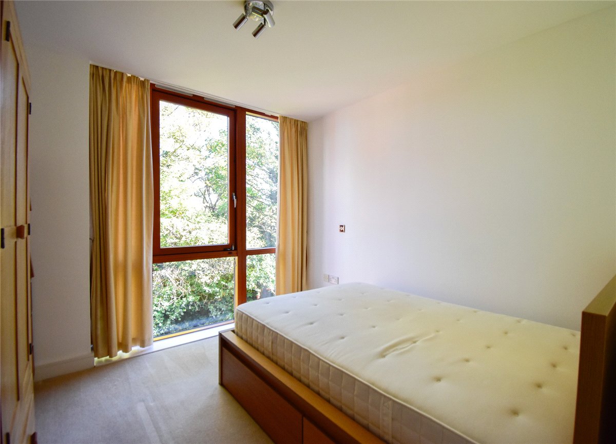 2 bedroom Flat, Meadowcroft, Cambridge, CB4 - Let Agreed, Image 2