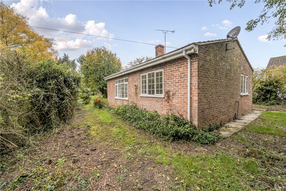 2 bedroom Bungalow, Aldbourne Road, Baydon, SN8 - Available, Image 8