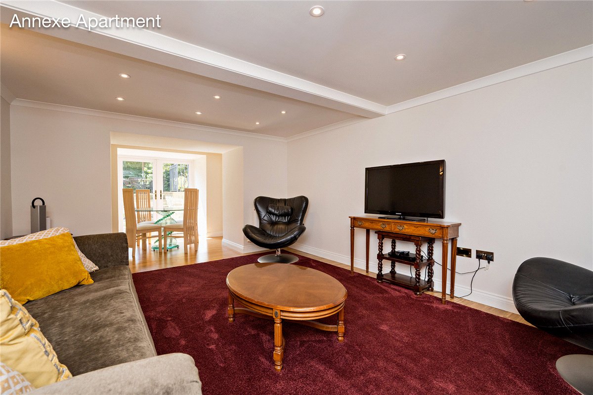 4 bedroom House, Windsor Court, West Park, HG1 - Available, Image 14