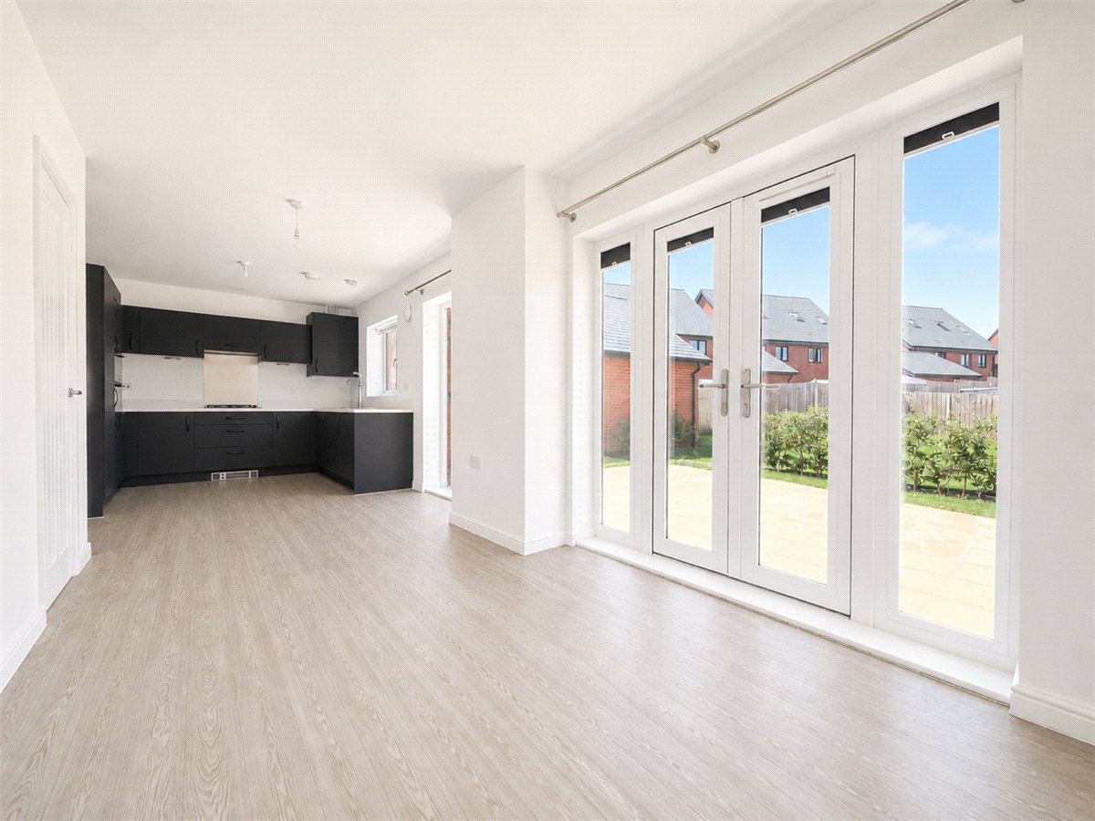 5 bedroom House, Stonyfield Road, Whiteley, PO15 - Available, Image 2