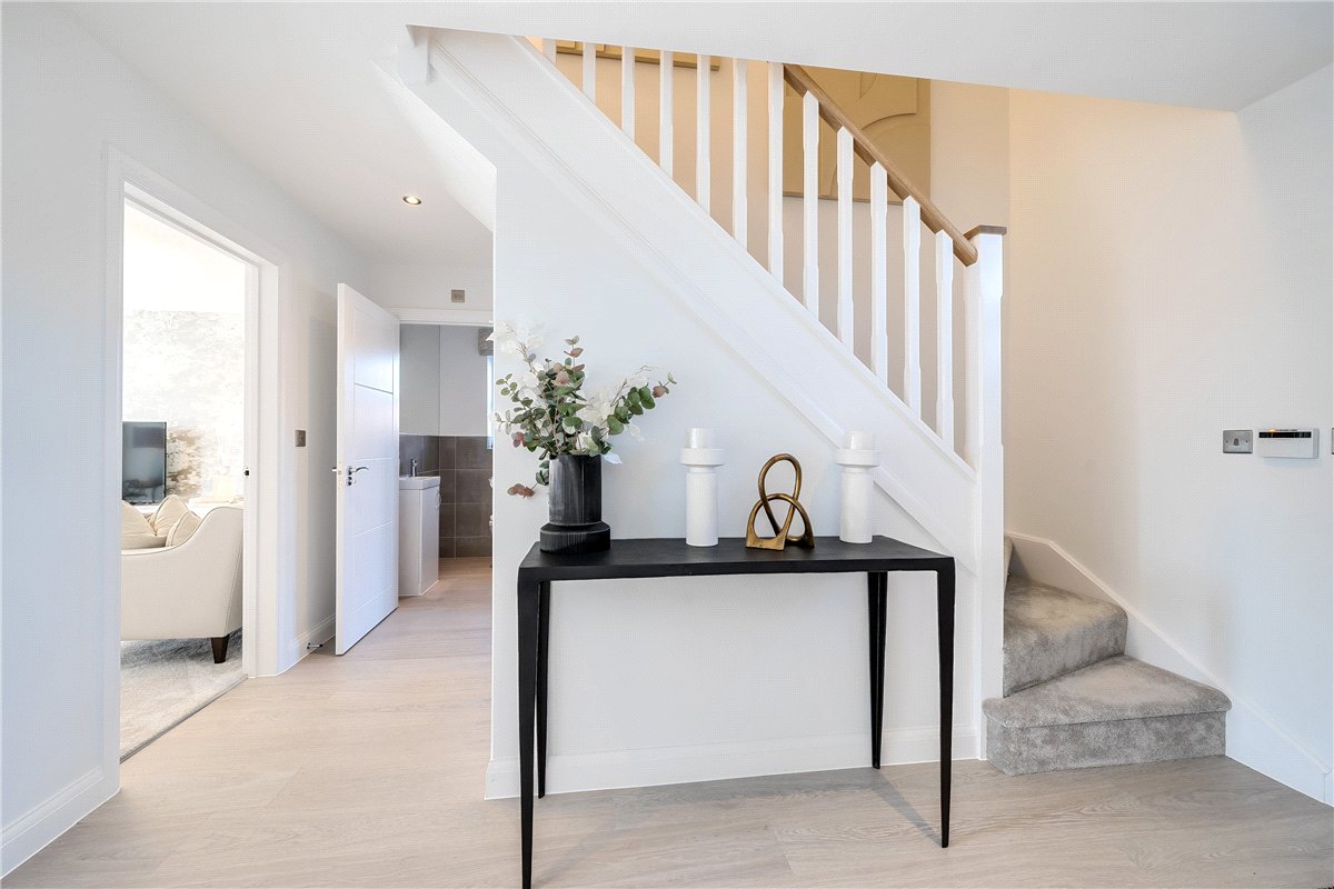 4 bedroom House, Bishops Green, Newbury, RG20 - Available, Image 2